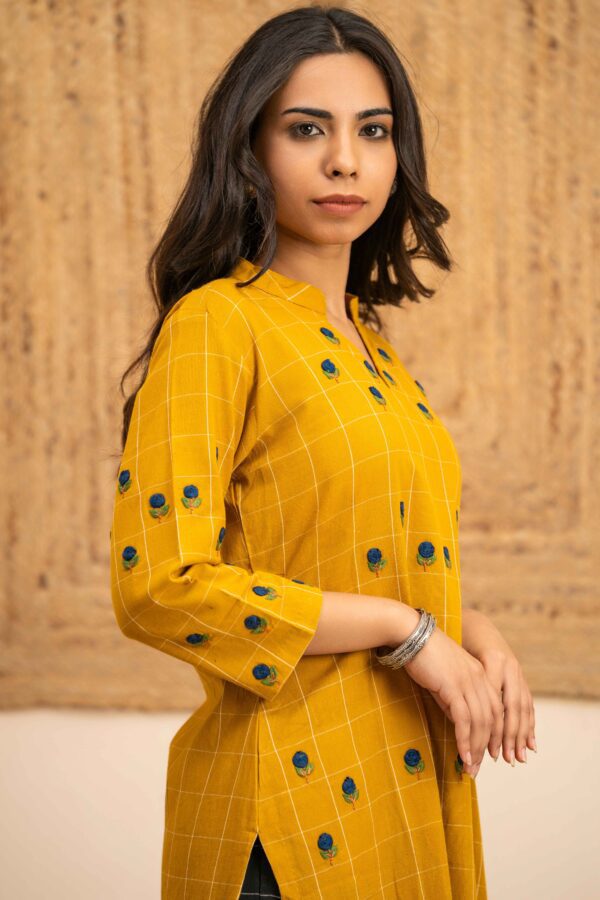 Hand embroidered Kurta and Palazzo set in Hand woven cotton - Image 8