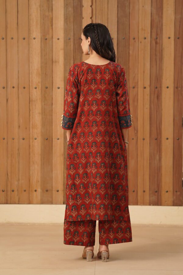 Indigo - Maroon Staright Kurta with cowrie shells and lace detailing in cotton fabric - Image 5