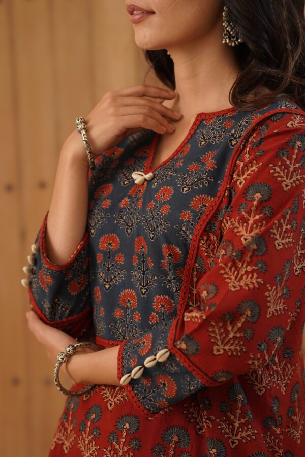 Indigo - Maroon Staright Kurta with cowrie shells and lace detailing in cotton fabric - Image 4