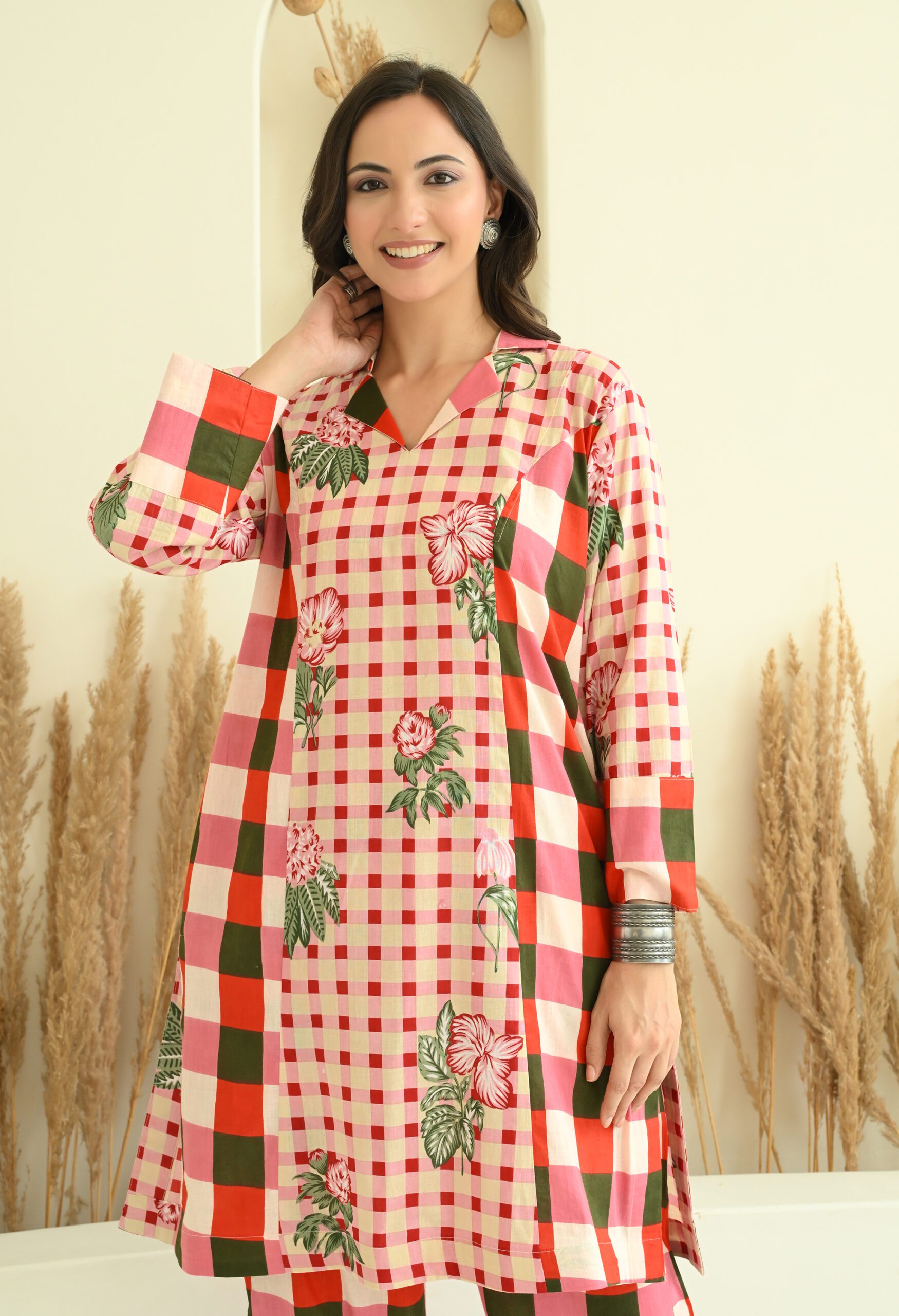 Floral and Checks Printed Short Kurta Pants Co-Ord Set - Image 2
