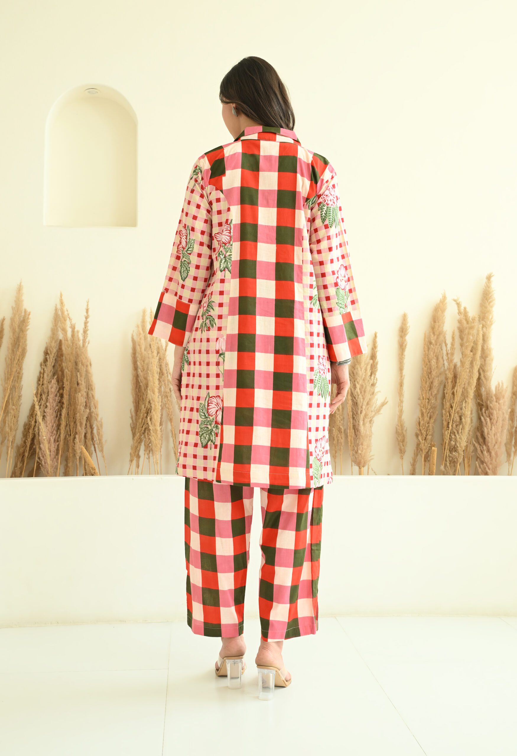 Floral and Checks Printed Short Kurta Pants Co-Ord Set - Image 3