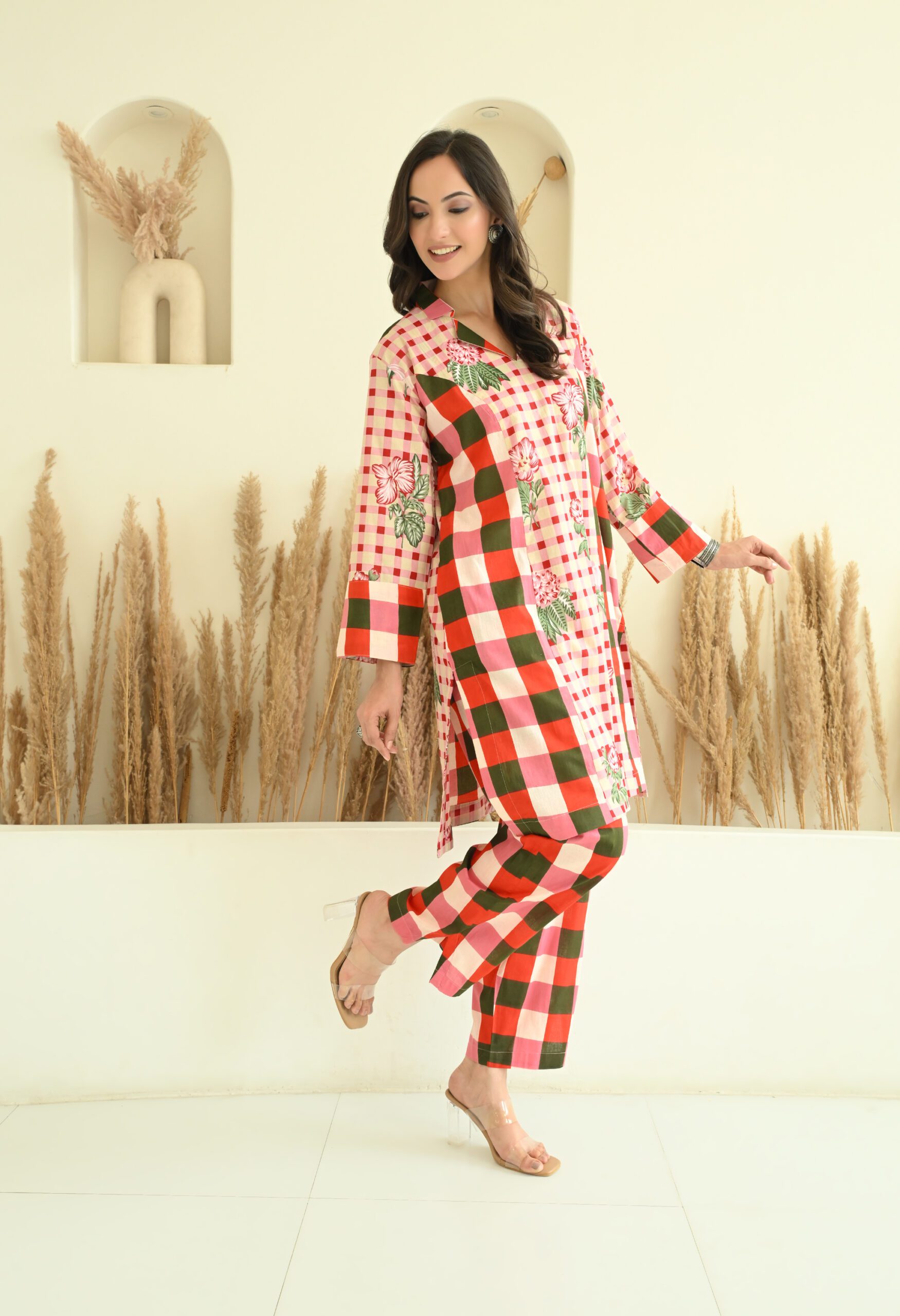 Floral and Checks Printed Short Kurta Pants Co-Ord Set - Image 4