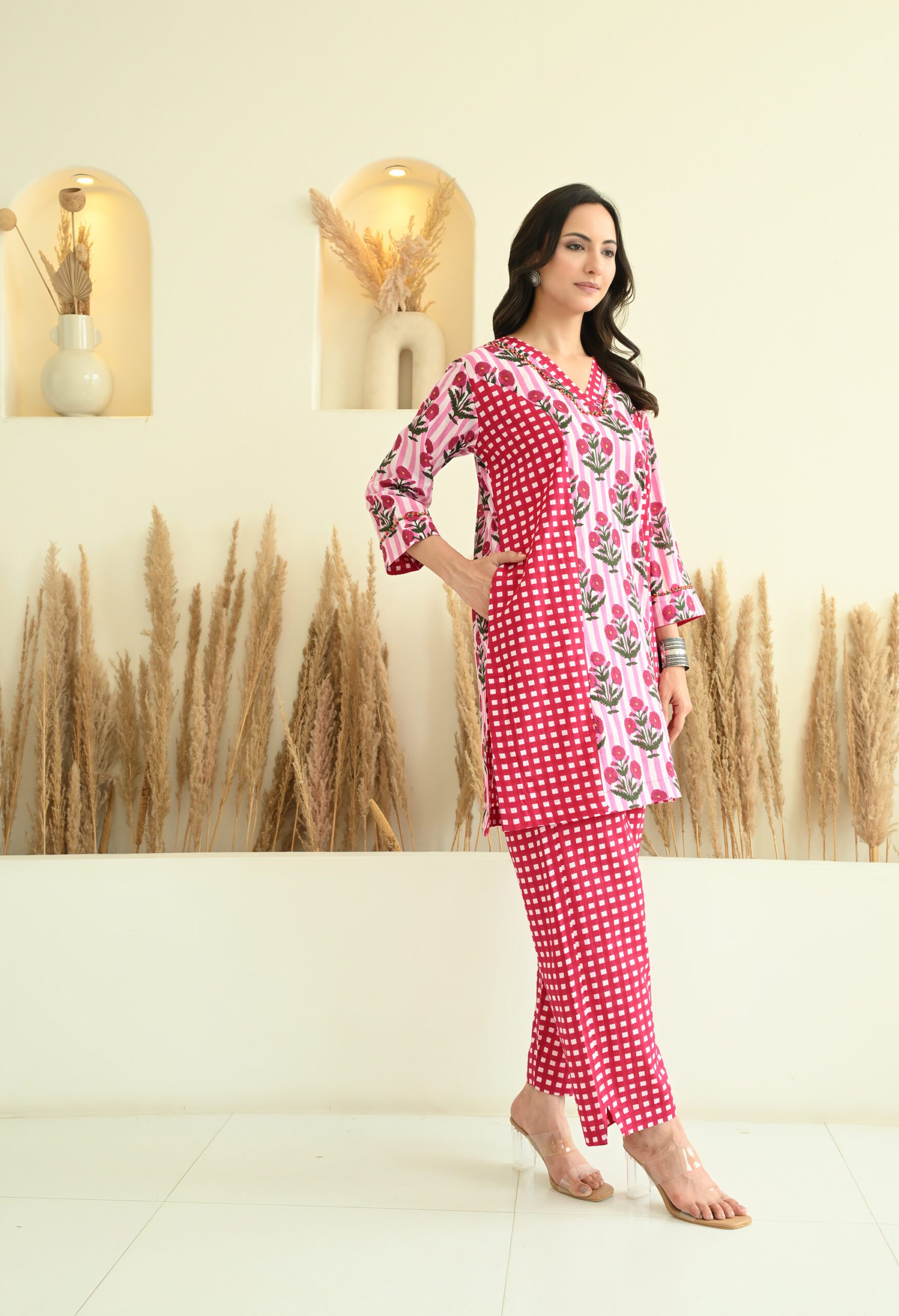 Floral and Checks Printed Short Kurta Pants Co-Ord Set - Image 2