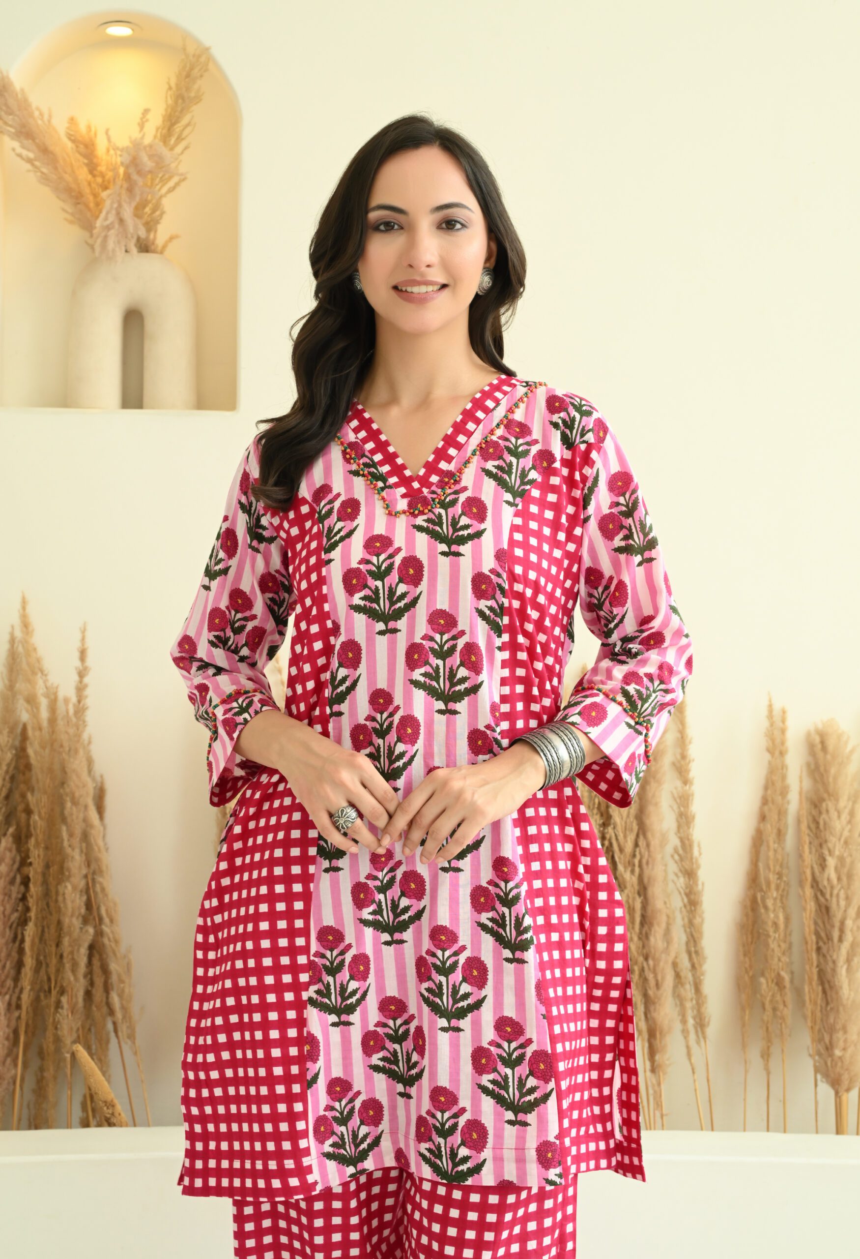 Floral and Checks Printed Short Kurta Pants Co-Ord Set - Image 3