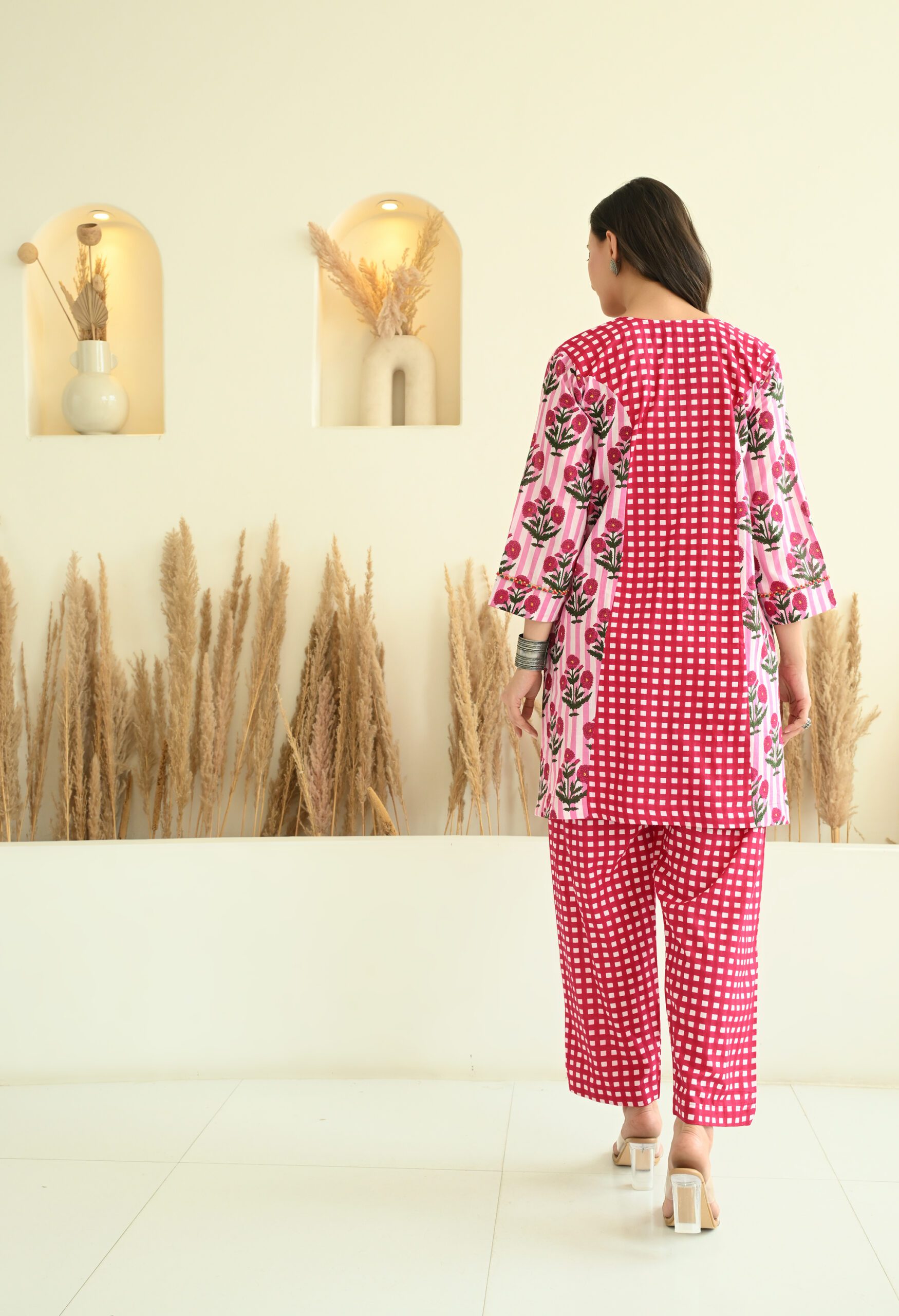 Floral and Checks Printed Short Kurta Pants Co-Ord Set - Image 5